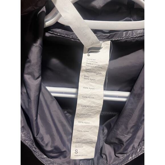 Fabletics Kali Run Jacket Hooded Packable Lightweight Nylon Vent Blue Small - Picture 10 of 12